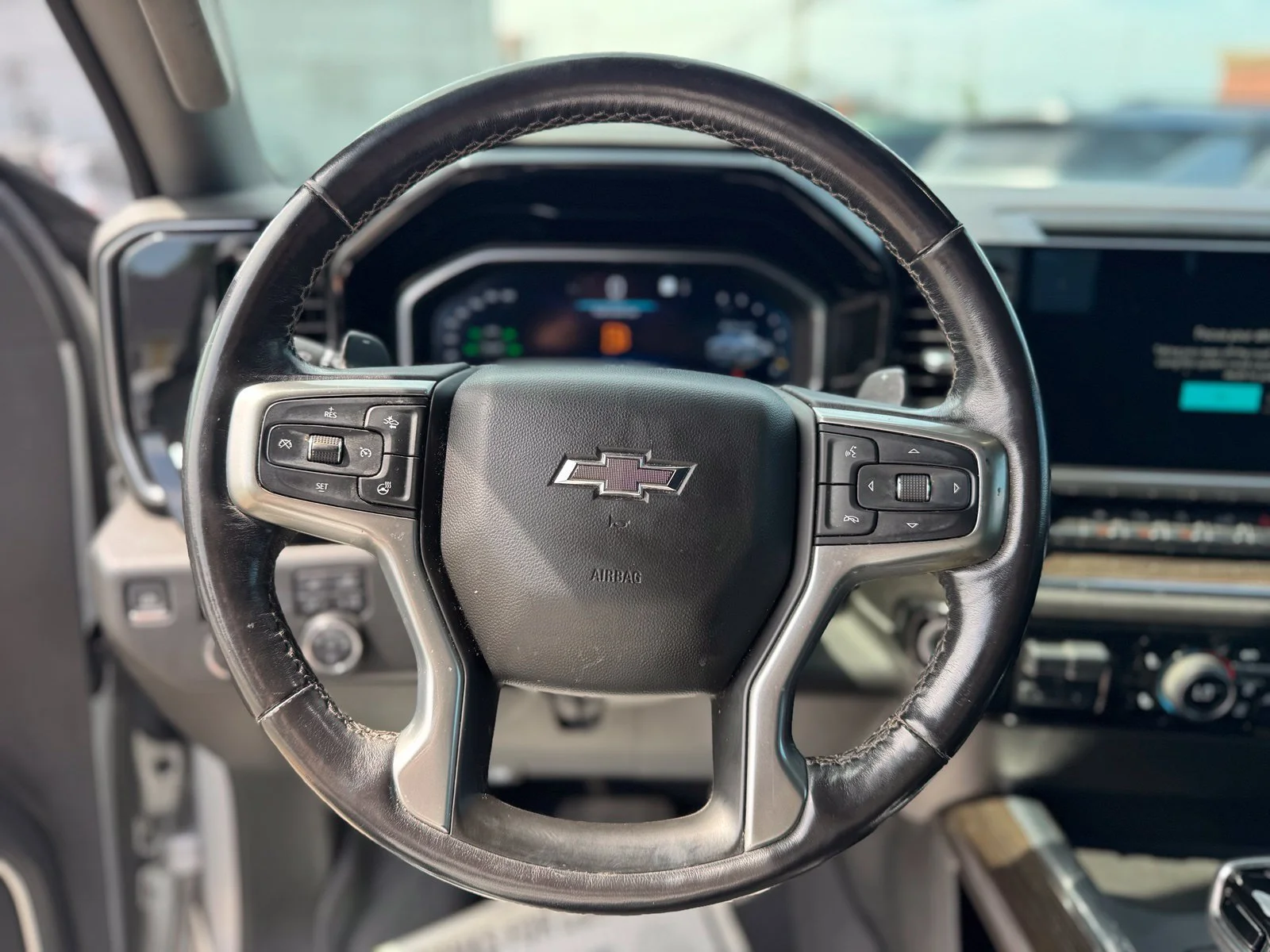 Used 2022 SILVER ICE METALLIC Chevrolet RST image 19