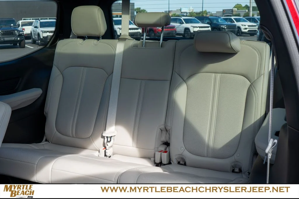 New 2026 Velvet Red Pearl-Coat Exterior Paint Jeep Limited Reserve image 13