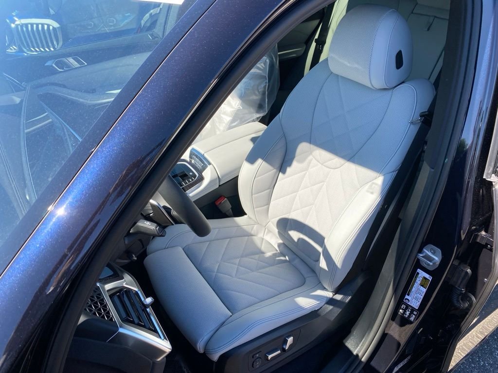 New 2026 Carbon Black Metallic BMW xDrive40i image 11