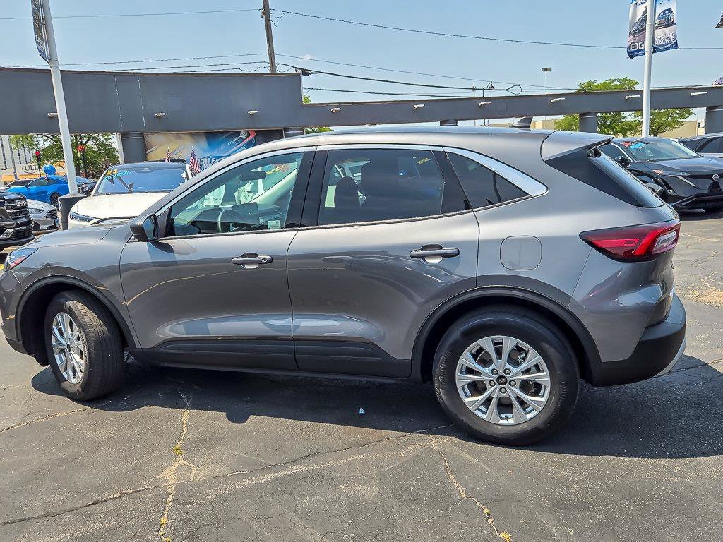 Used 2024 Gray Metallic Ford Active image 4