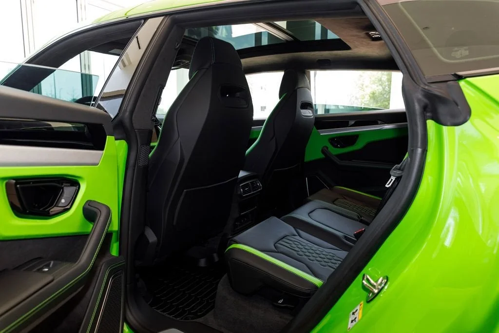 Used 2025 Green Lamborghini SE image 36