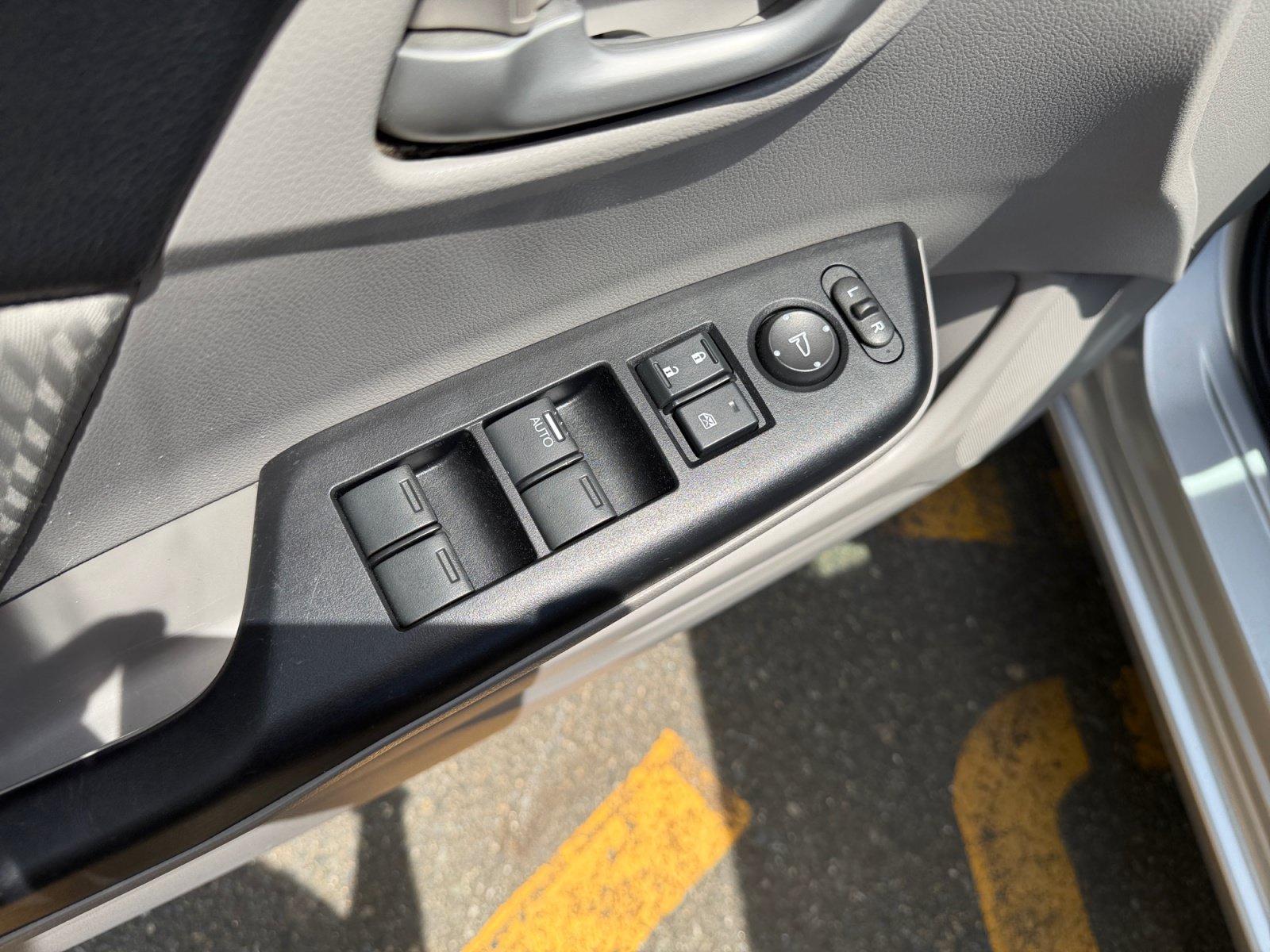 Used 2015 Silver Honda LX image 25