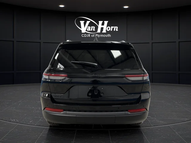 New 2026 Diamond Black Crystal Pearl-Coat Exterior Paint Jeep Altitude image 14