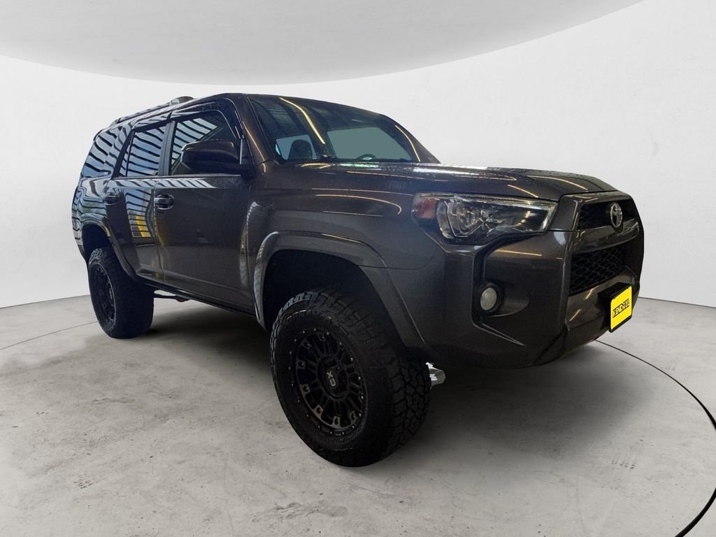 Used 2018 Gray Toyota SR5 image 3