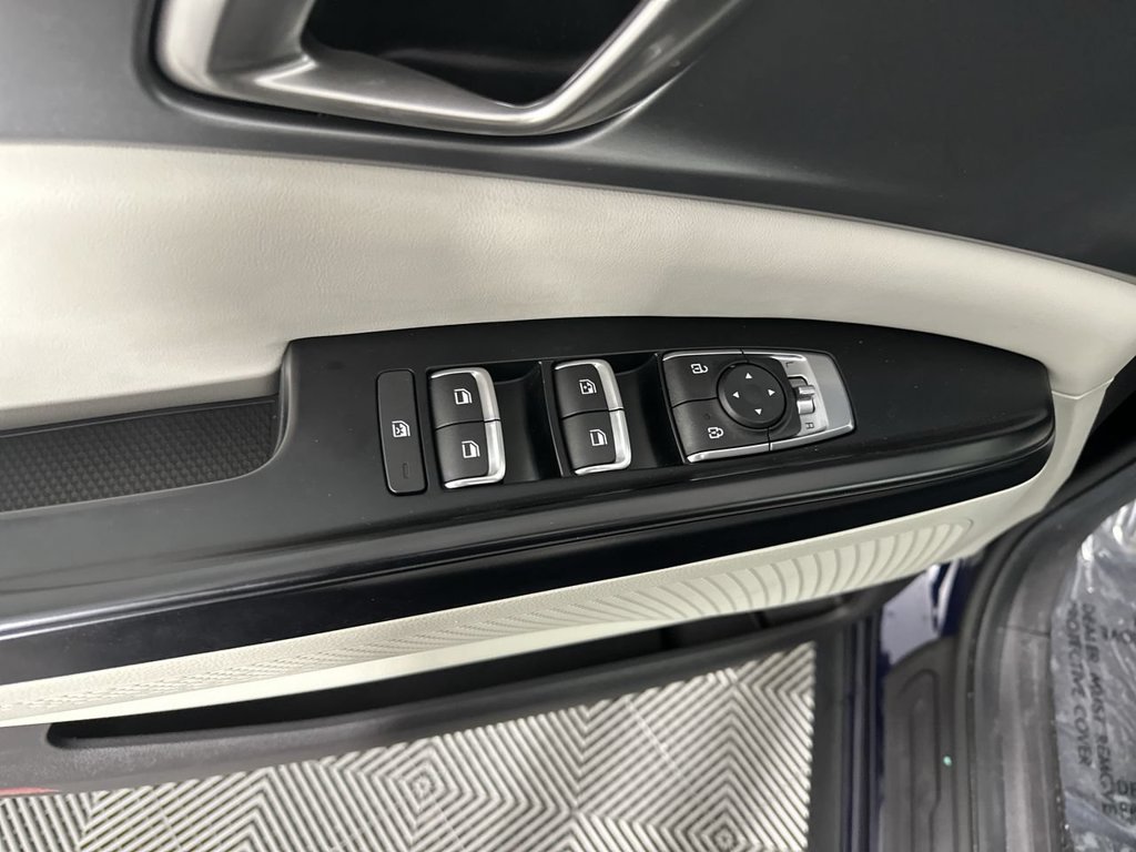 Used 2023 Blue Kia LX Seat Package image 3