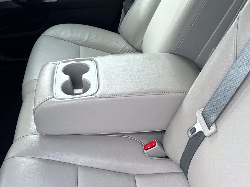 Used 2016 Silver Toyota XLE Premium image 36