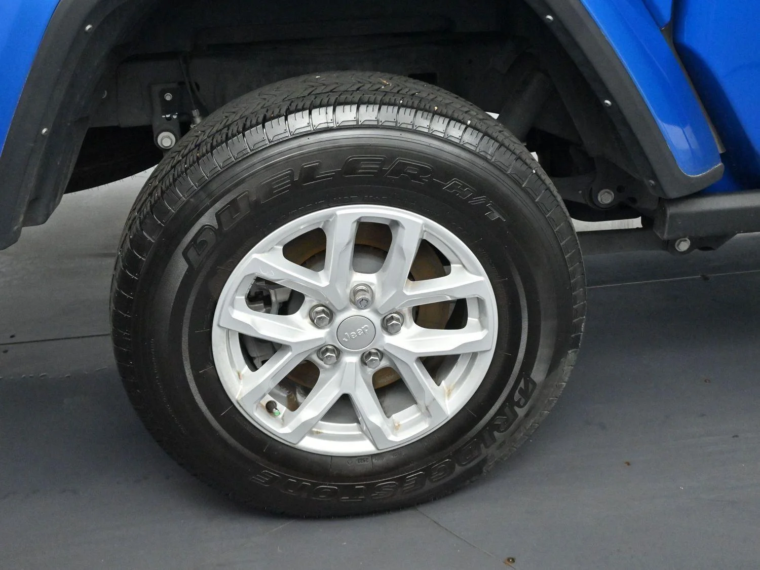 Used 2023 Hydro Blue Pearlcoat Jeep Sport S image 29