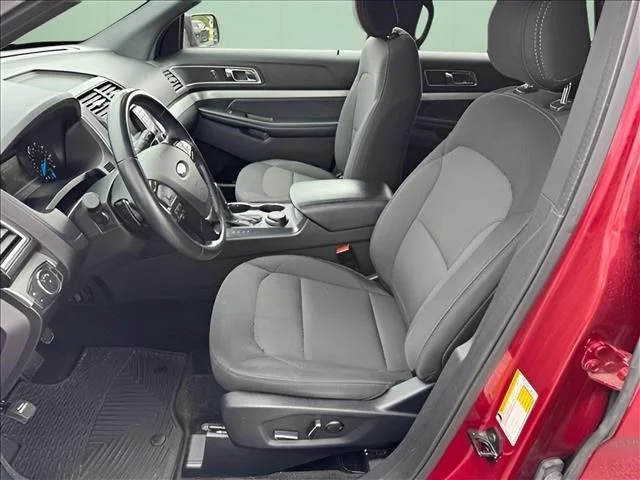 Used 2017 Red Ford XLT image 5