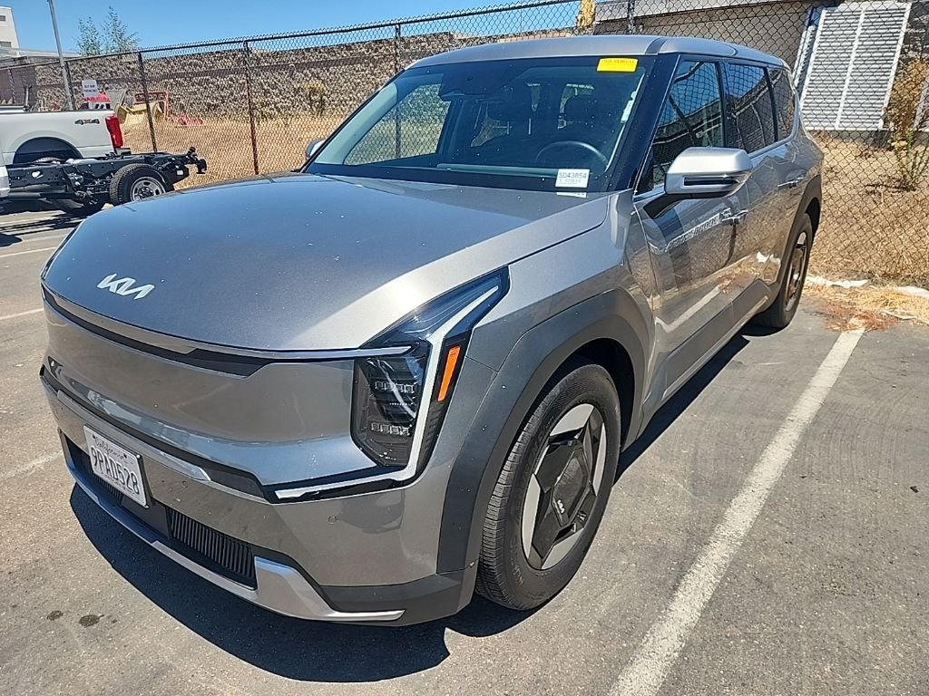 Used 2024 Gray Kia Light image 4