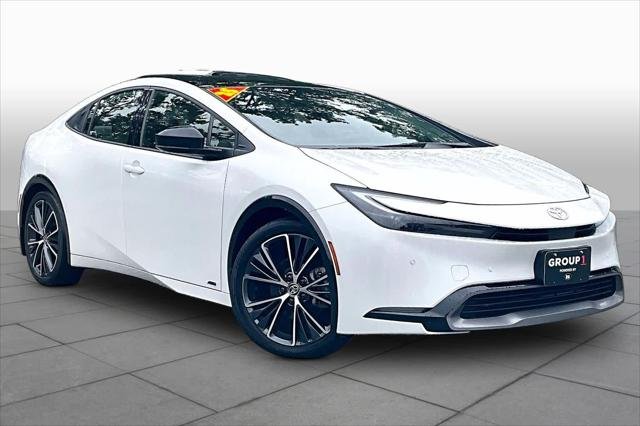 Certified Used 2025 WIND CHILL PEARL Toyota  image 3
