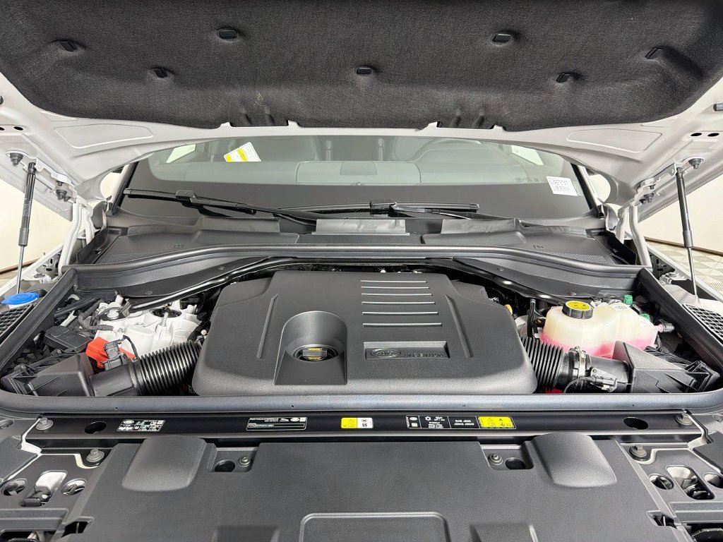 New 2027 Borasco Grey Land Rover  SE P360 image 32