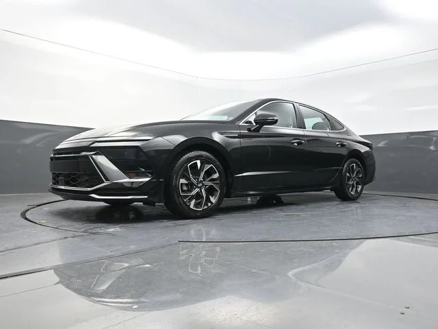 Used 2024 Black Hyundai SEL image 33