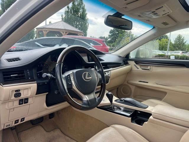 Used 2013 Starfire Pearl Lexus 350 image 11