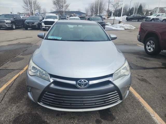 Used 2016 Toyota Camry XLE with VIN 4T1BF1FK2GU999824 for sale in Shakopee, Minnesota