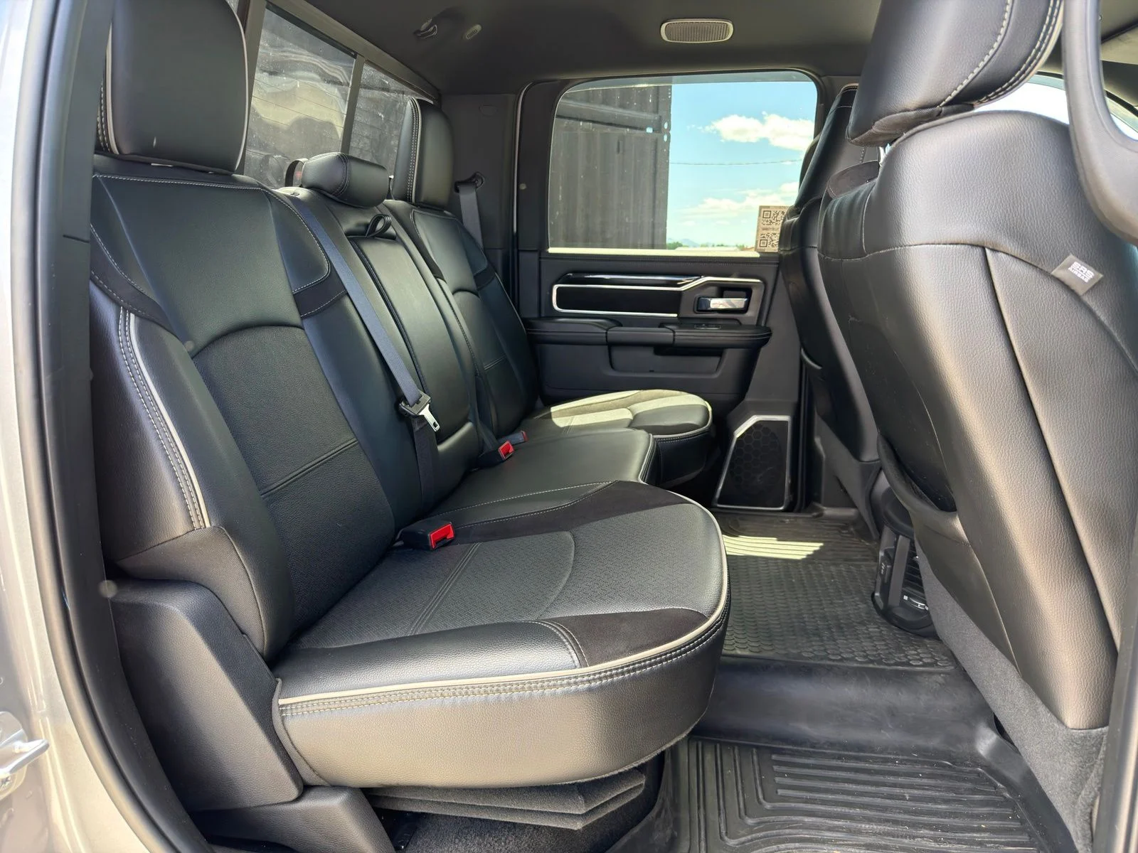 Used 2022 Silver Ram Laramie image 16
