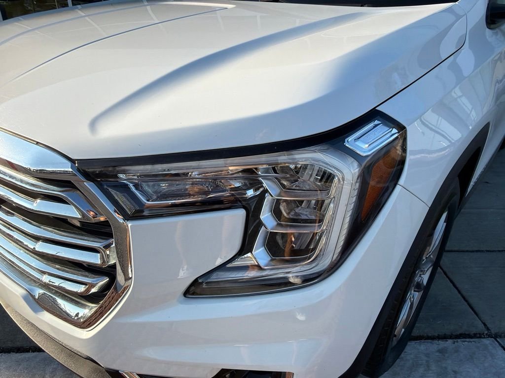 Used 2023 White GMC SLT image 12