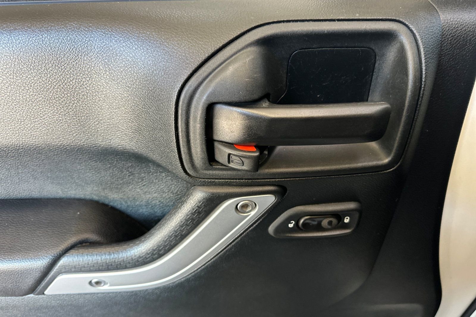 Used 2017 White Jeep Unlimited Sahara image 11
