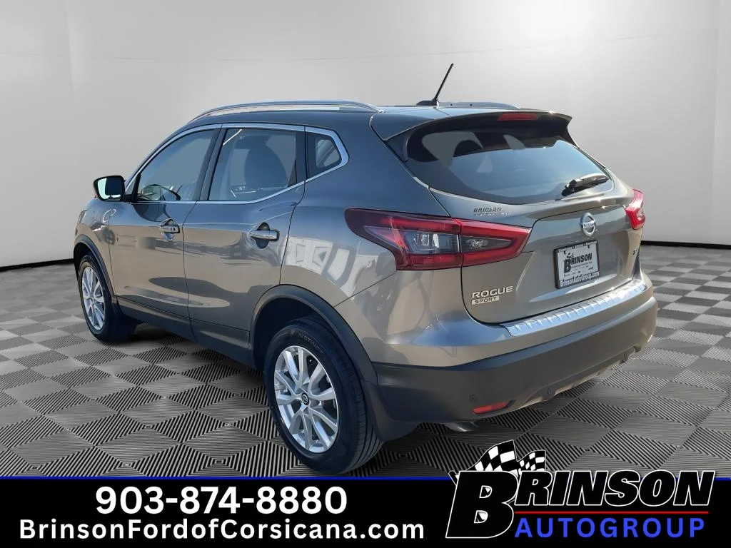Used 2021 Gun Metallic Nissan SV image 5