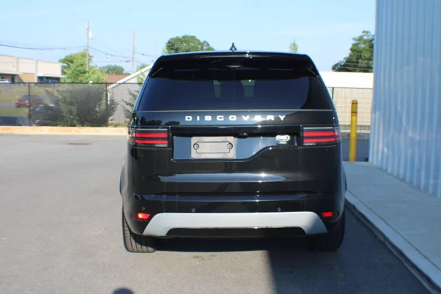 Used 2024 Black Land Rover Metropolitan Edition image 17