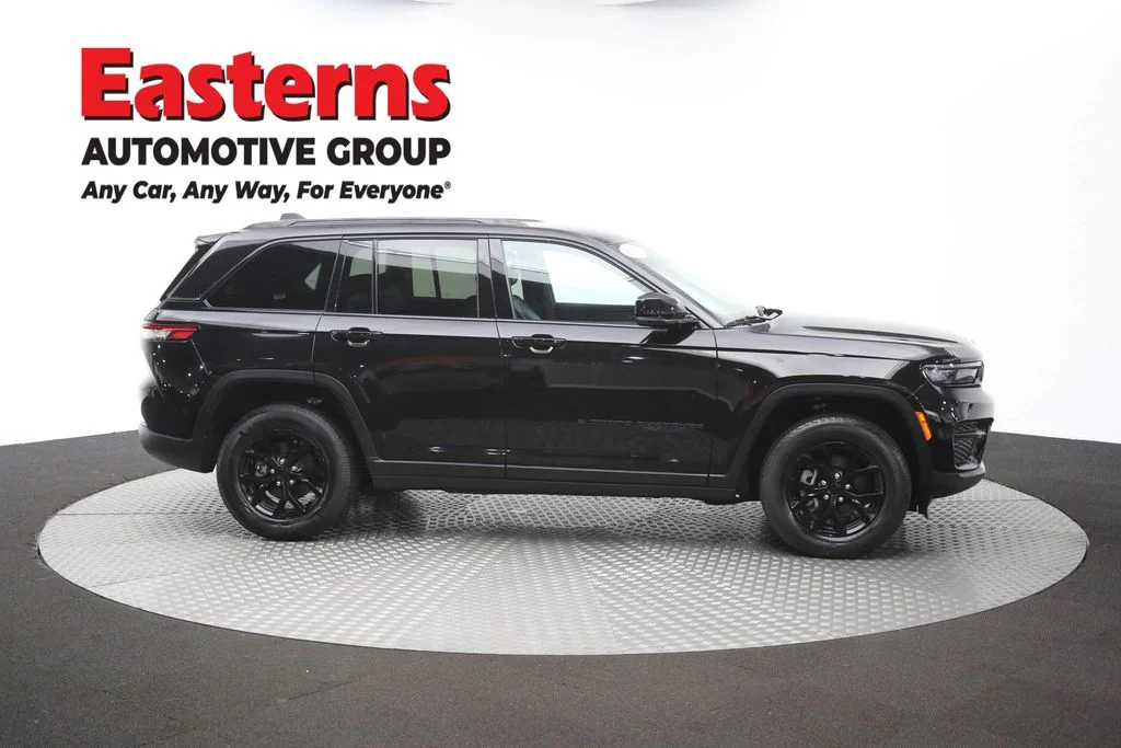 Used 2025 Black Jeep Altitude image 46