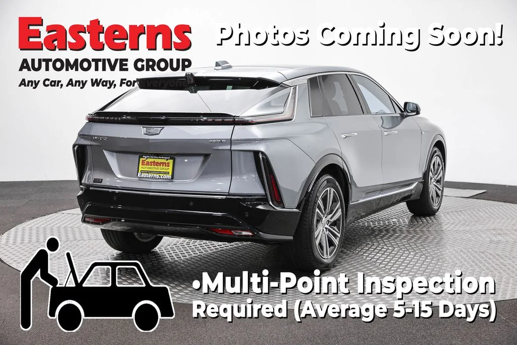 Used 2024 Silver Cadillac Luxury image 5