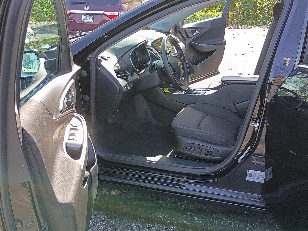2025 Chevrolet Malibu LT, photo 11 of 12