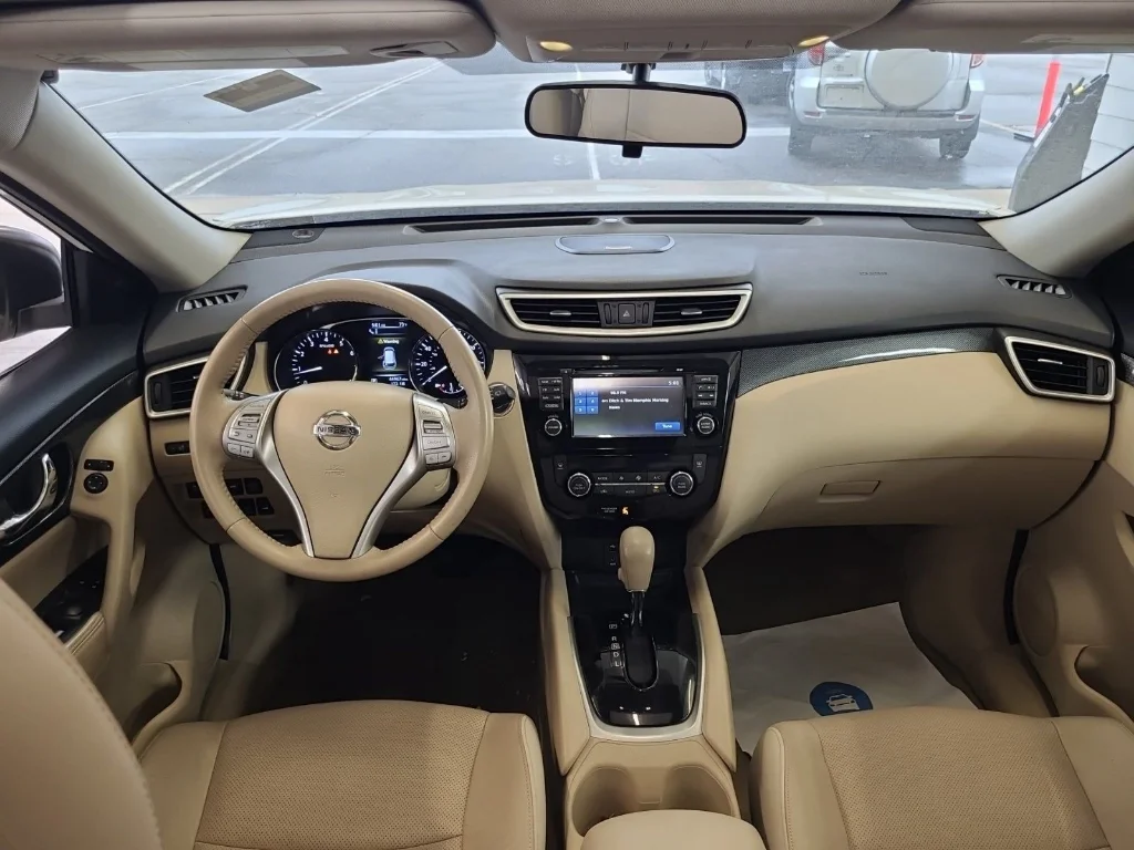 Used 2015 Pearl White Nissan SL image 9