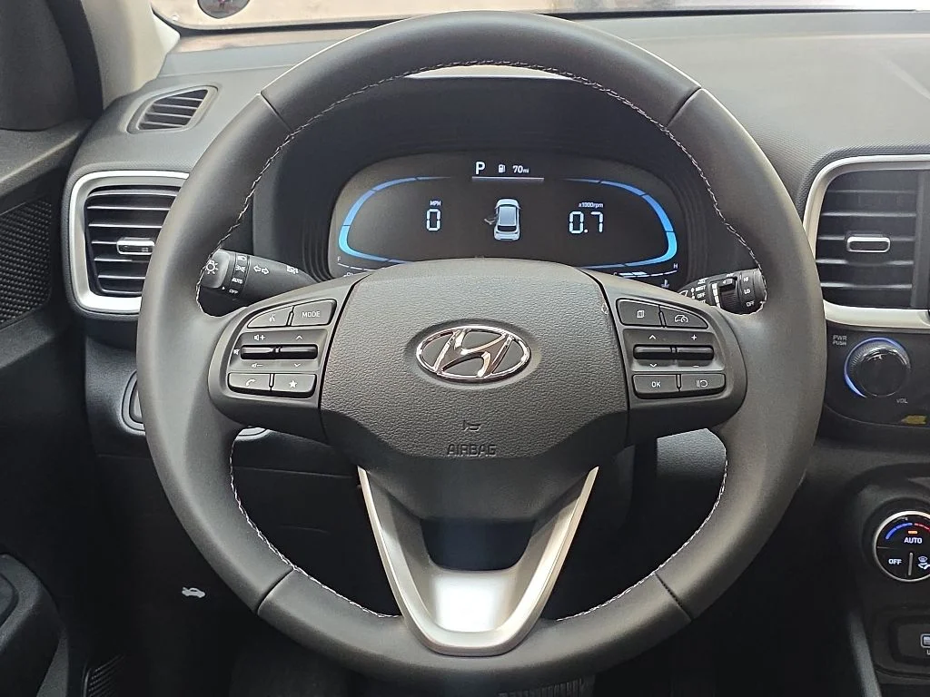 Used 2026 Lunar White Hyundai SEL image 15