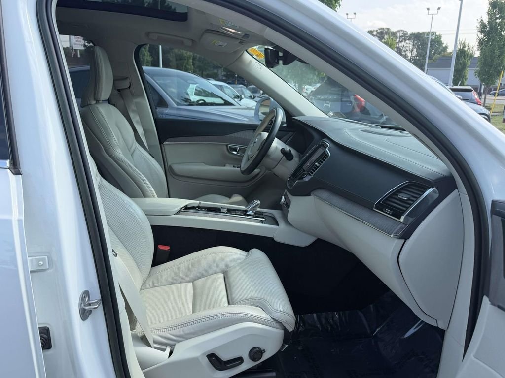 Used 2023 White Volvo Ultimate image 12