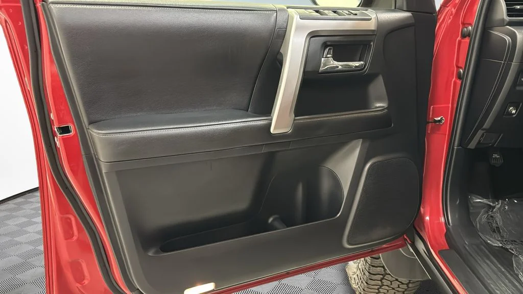 Used 2015 Red Toyota SR5 image 16