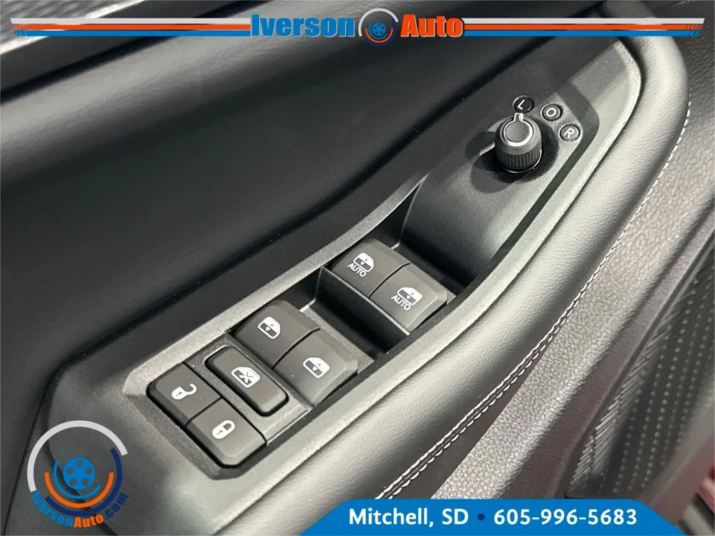 New 2026 Velvet Red Pearl-Coat Exterior Paint Jeep Laredo X image 15