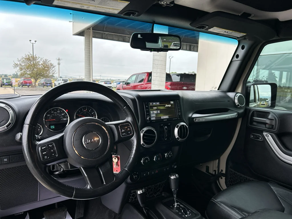 Used 2017 Gobi Clearcoat Jeep Rubicon image 9