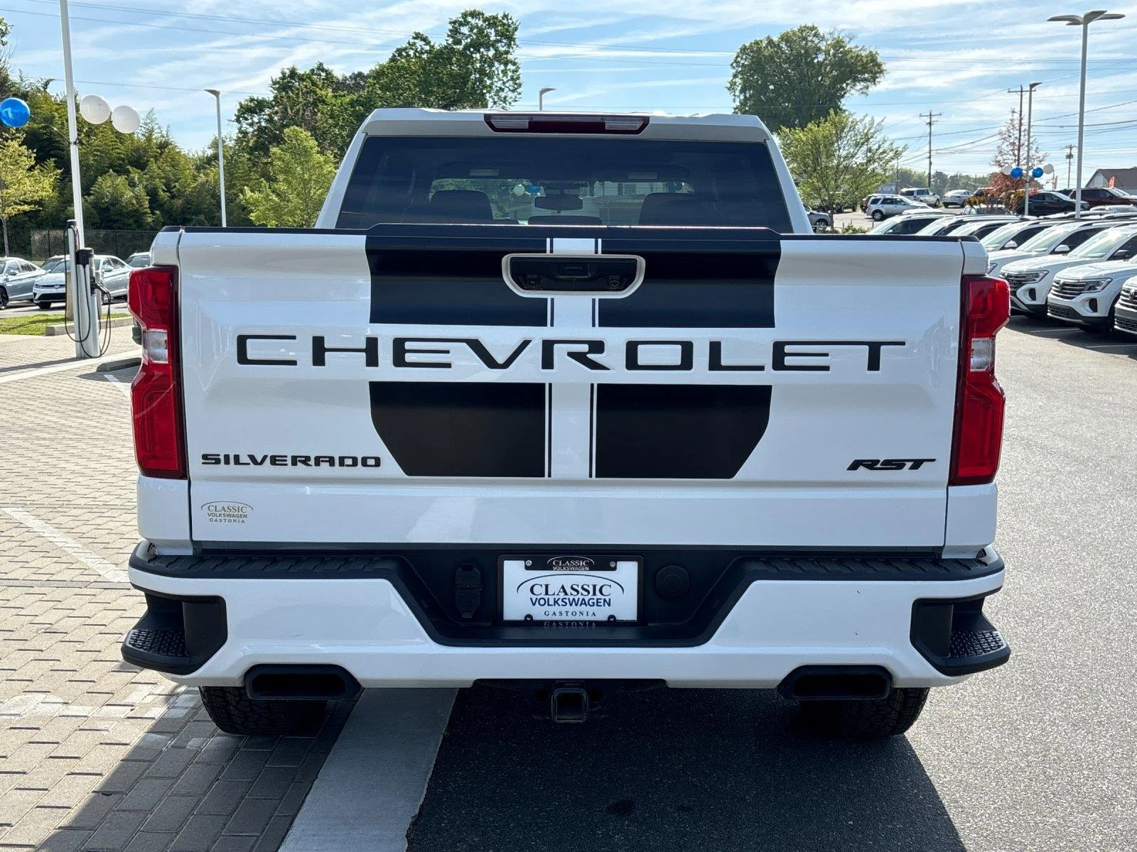 Used 2024 Summit White Chevrolet RST image 4