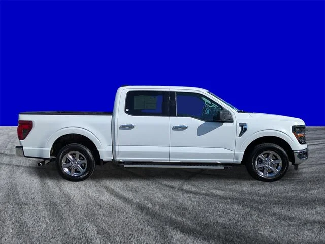 Certified Used 2025 Oxford White Ford XLT image 3