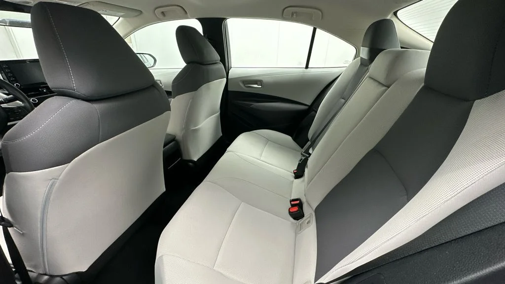 Certified Used 2021  Toyota LE image 7