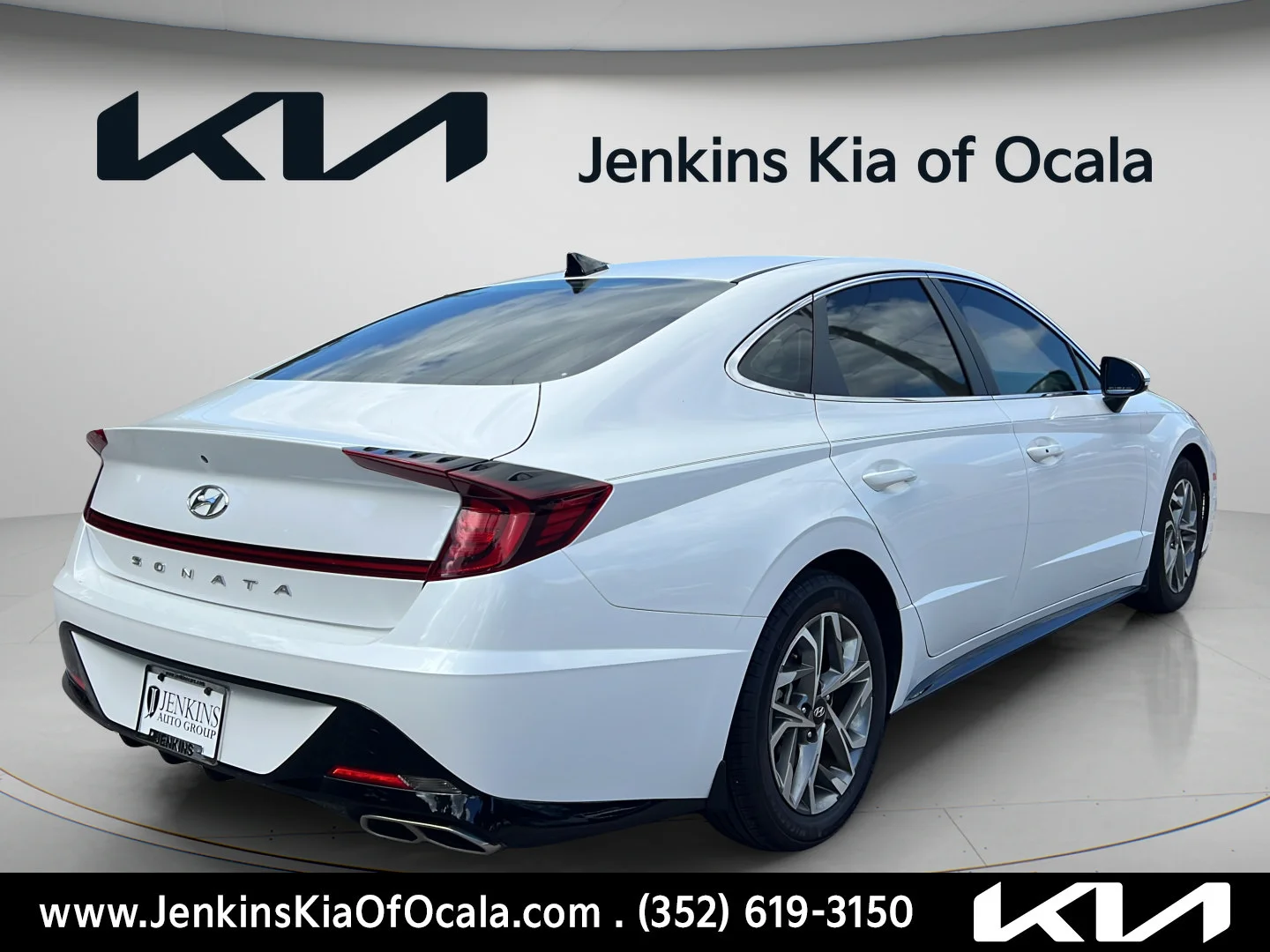 Used 2022 Quartz White Hyundai SEL image 3