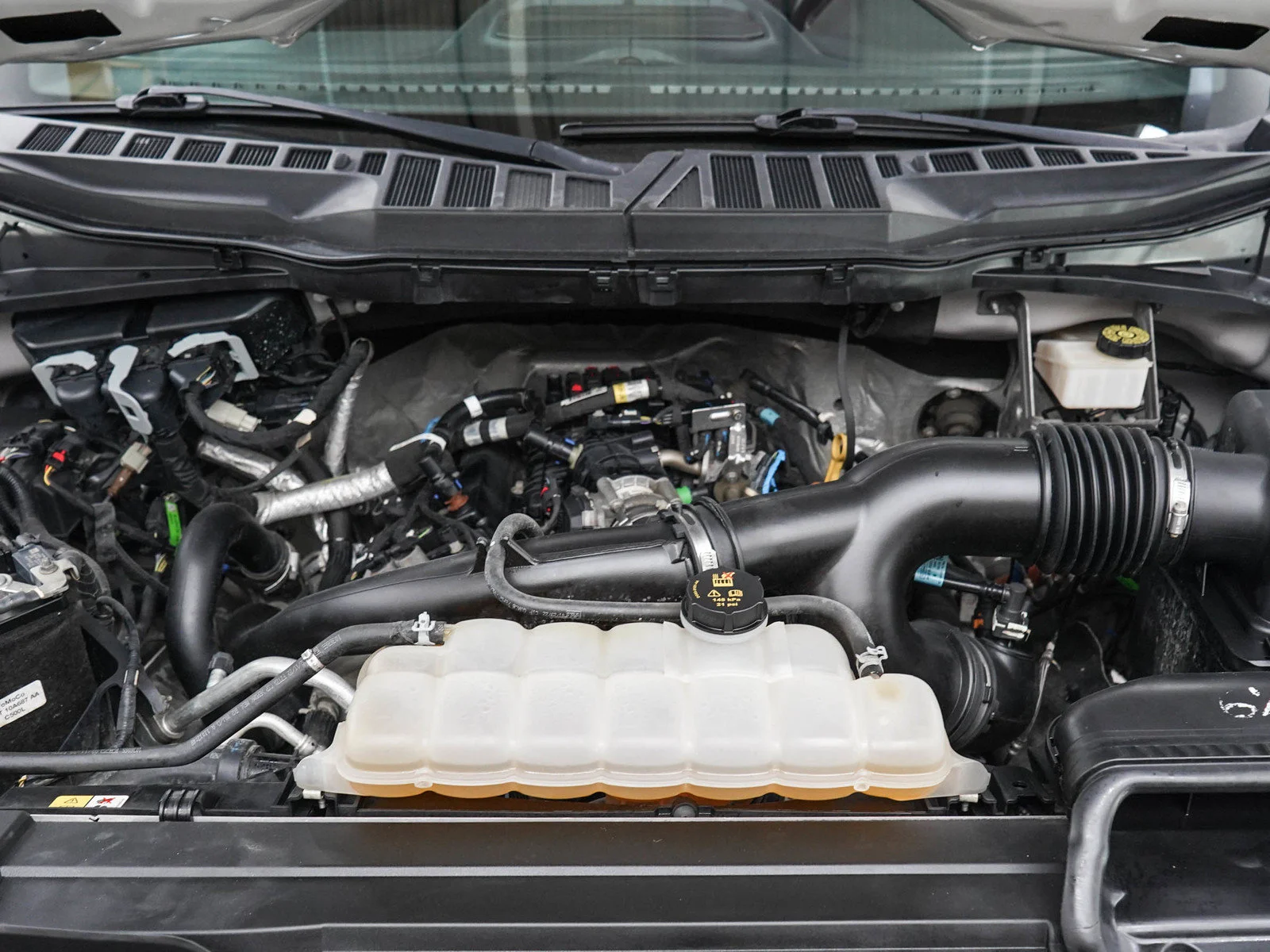 Used 2022  Ford XL image 31
