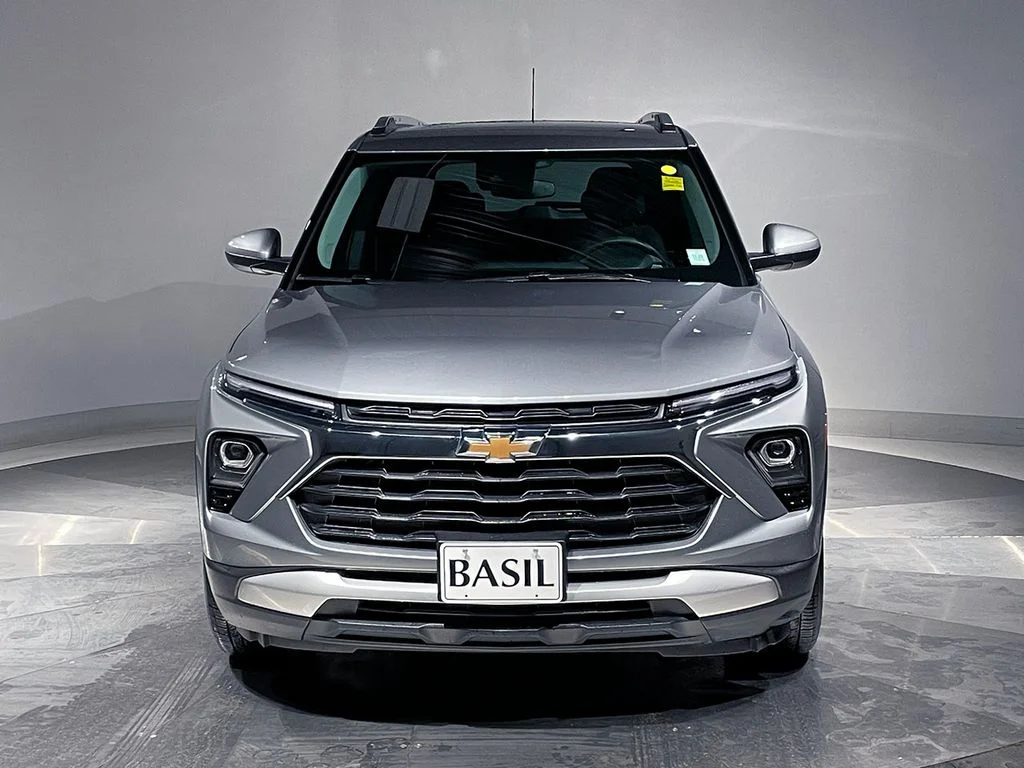 Used 2025 Gray Chevrolet LT image 9