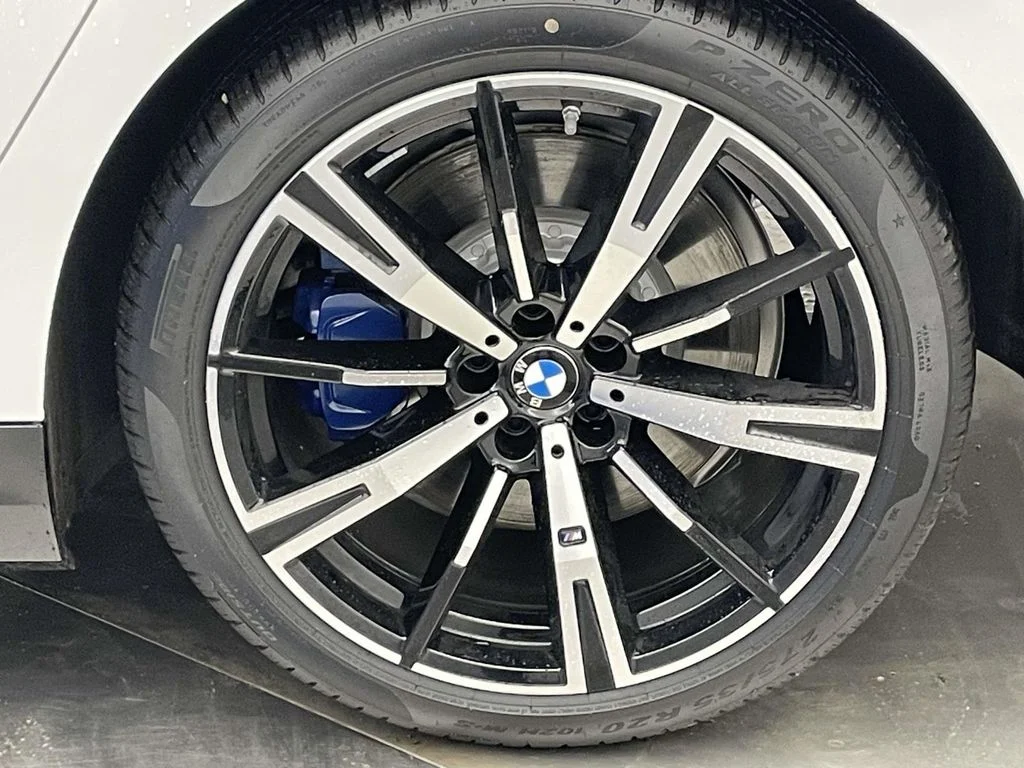 2026 BMW 5 Series 550e - Photo 12