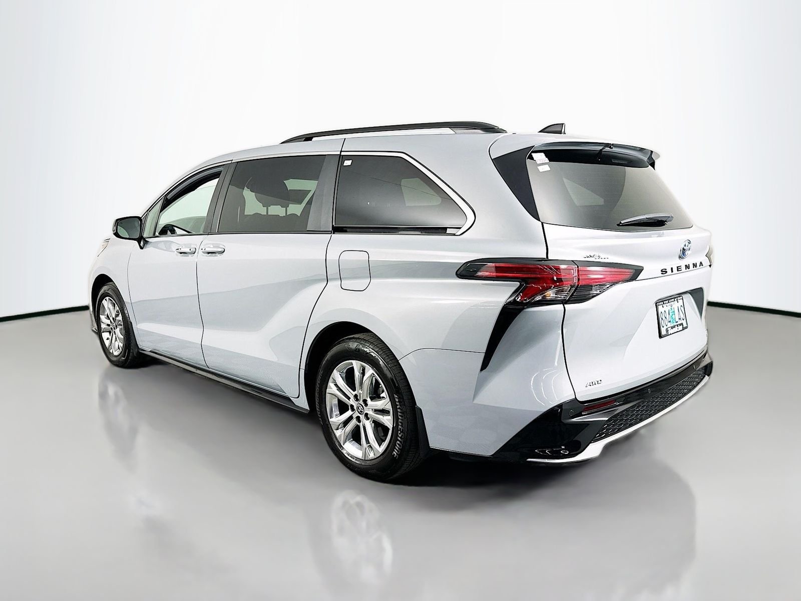 Used 2023 Cement Toyota XSE image 5