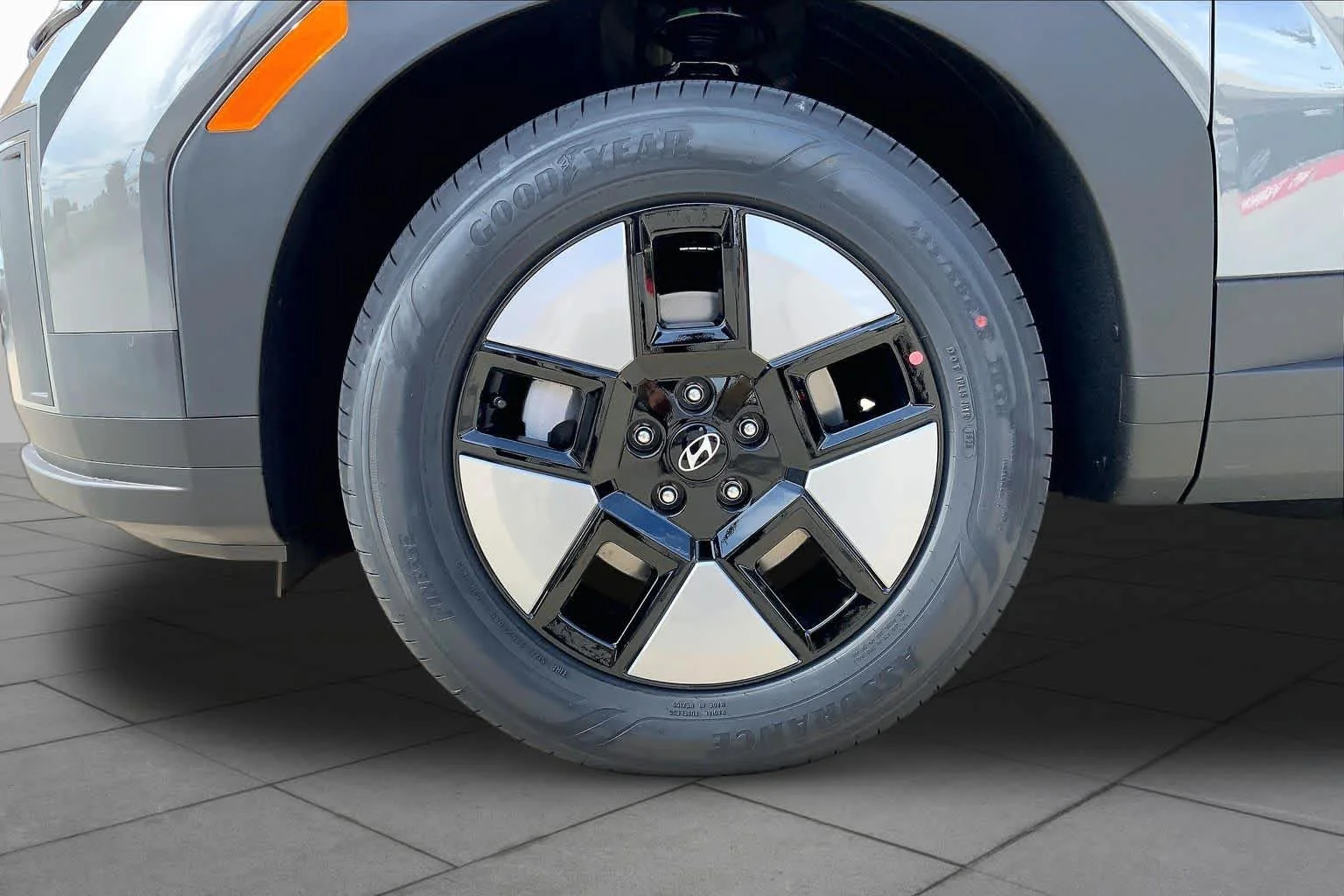 New 2026 Hampton Gray Hyundai SE image 11
