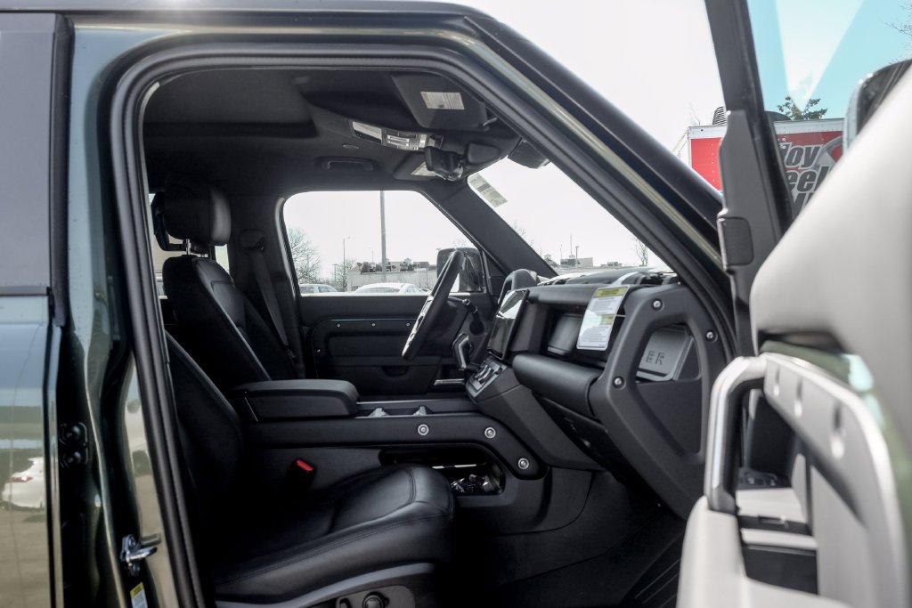 New 2026 Woolstone Green Land Rover X-Dynamic SE image 22