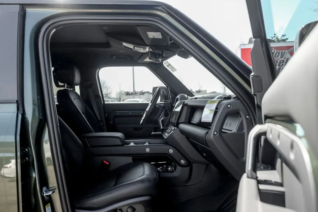 New 2026 Woolstone Green Land Rover X-Dynamic SE image 22