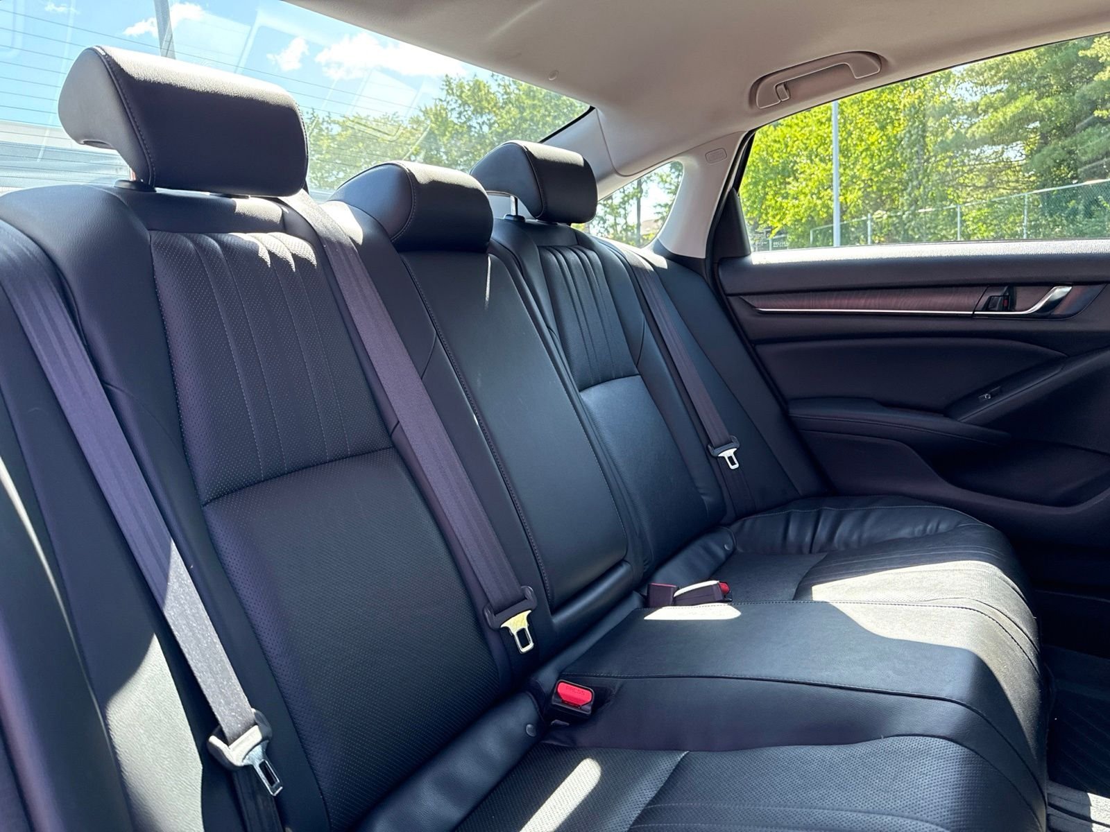 Used 2018 White Honda EX-L image 15