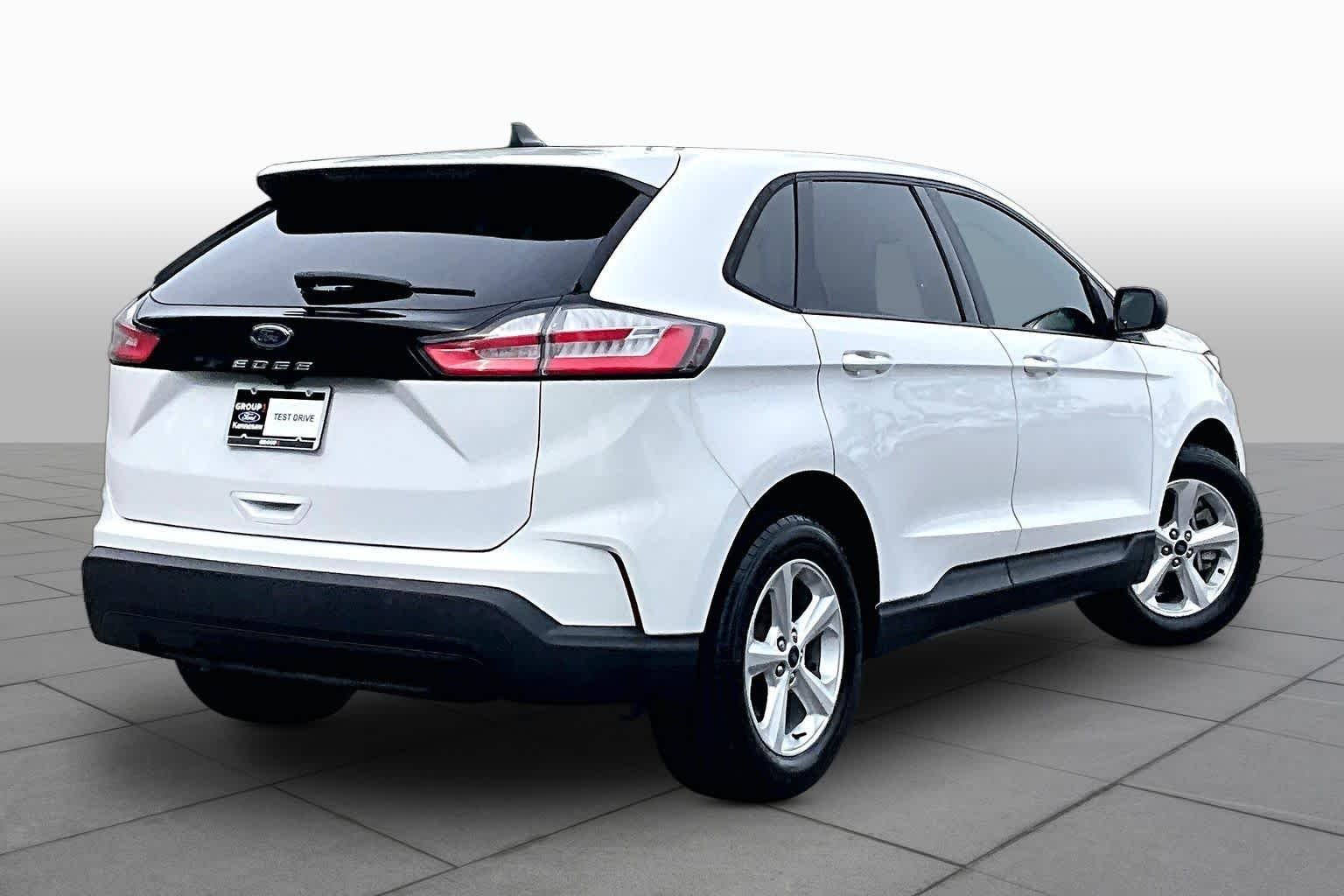 Used 2021 Oxford White Ford SE image 12