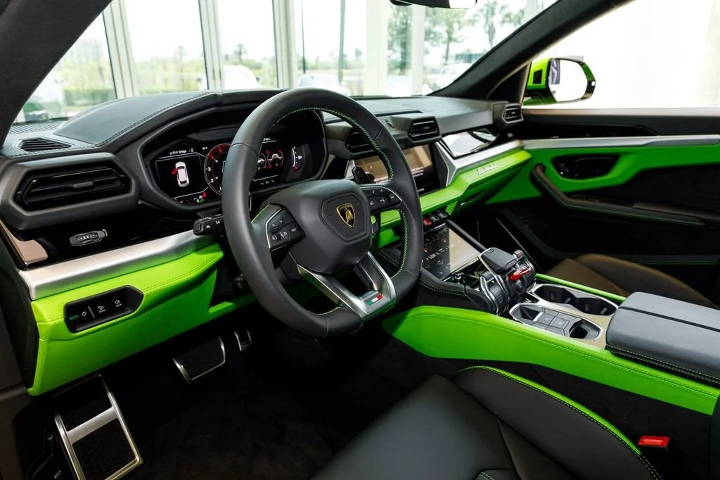 Used 2025 Green Lamborghini SE image 51