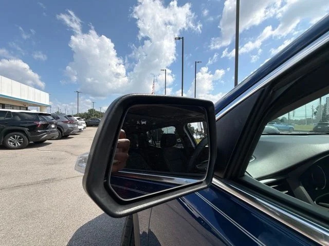 Used 2023 Blue GMC SLE image 17
