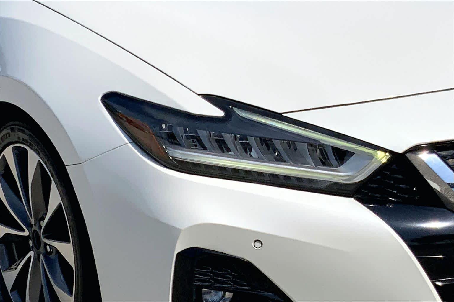 Certified Used 2019 Pearl White Tricoat Nissan Platinum image 25