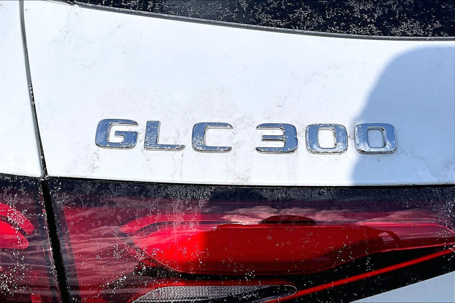 New 2026 MANUFAKTUR Moonlight White Metallic Mercedes-Benz GLC 300 image 7