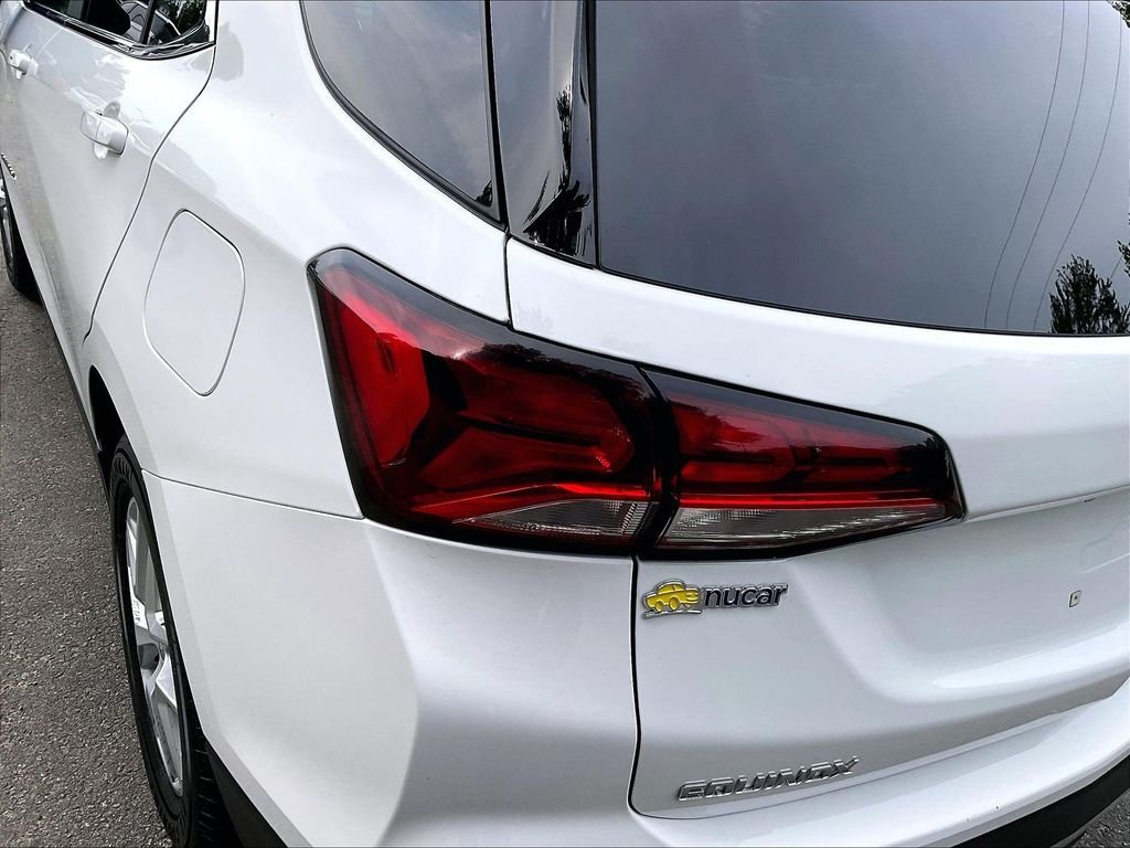 Used 2023 White Chevrolet LT image 32